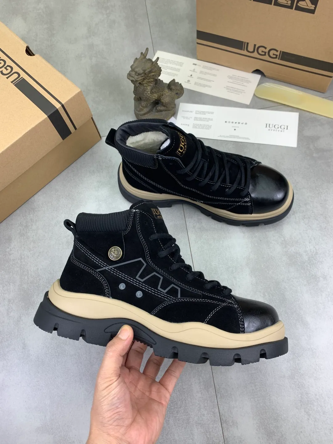 Men's men's shoes 💰P620 New arrival 🆕🆕🆕 IUGGI men's British retro Martin boots Winter new men's outdoor hiking boots First layer of cowhide on the outside and wool on the inside Comfortable and warm sole Rubber outsole Non-slip and firm Trendy and fashionable Casual and versatile Size: 39-44 Three colors A6869